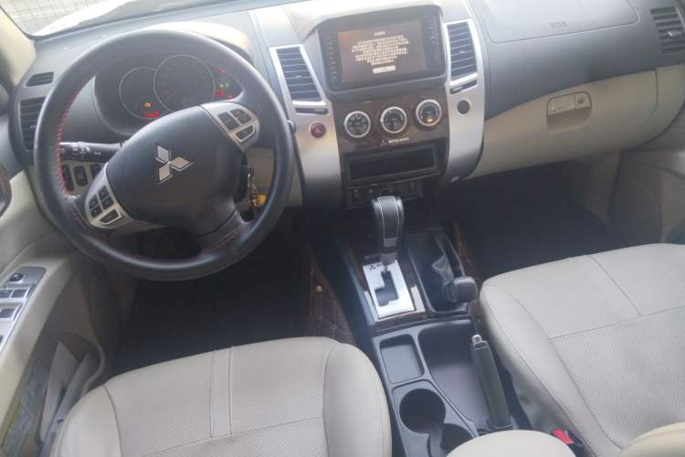 Used Mitsubishi Pajero Sport 2013 3.0L Automatic 4x4 Flagship Edition