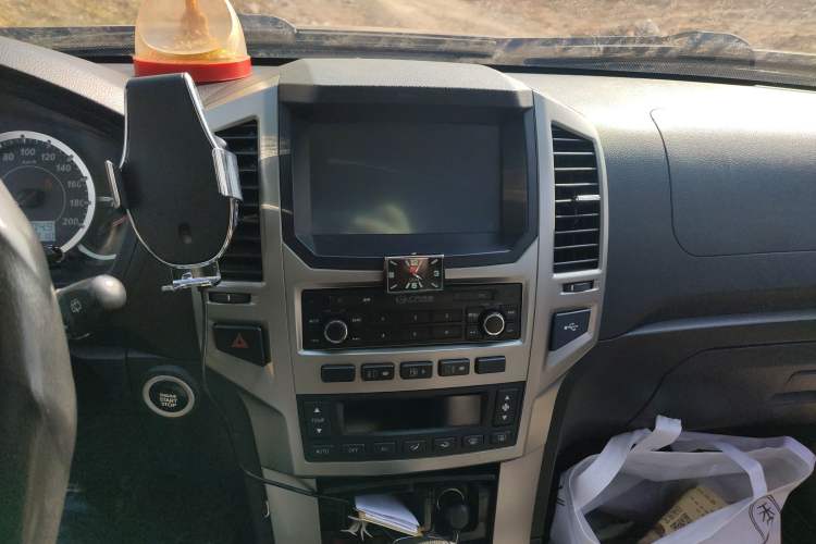 Used GAC Gonow Aoosed GX5 2012 2.4L Automatic Gasoline Two-Wheel Drive Sunroof Version