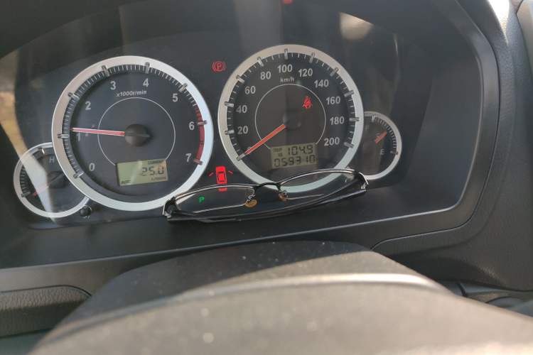 Used GAC Gonow Aoosed GX5 2012 2.4L Automatic Gasoline Two-Wheel Drive Sunroof Version