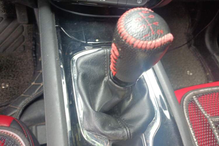 Used Honda Vezel 2015 1.5L manual two-wheel drive Comfort trim level
