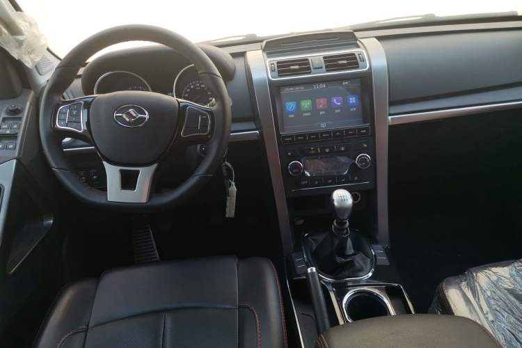 Used Huanghai N3 2019 2.4T Manual Two-Wheel Drive Sport Version China VI Standard 4K22D4T