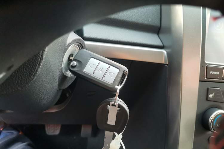 Used Huanghai N3 2019 2.4T Manual Two-Wheel Drive Sport Version China VI Standard 4K22D4T