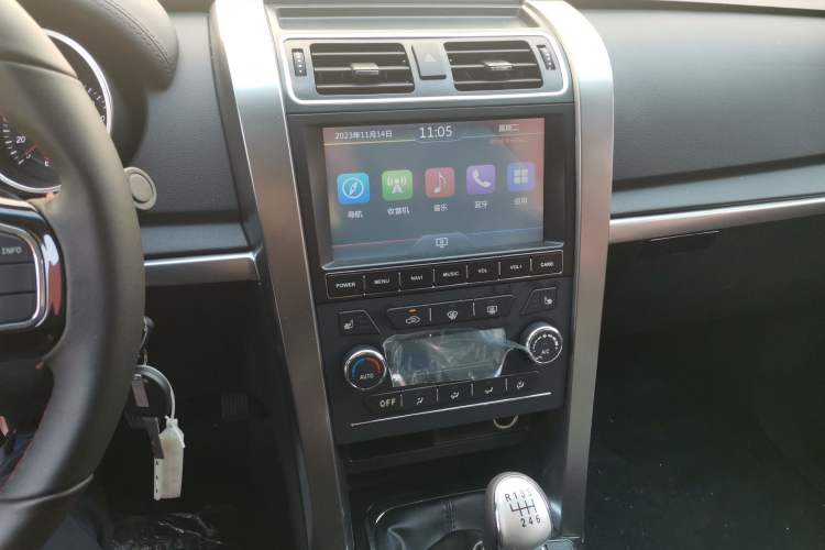 Used Huanghai N3 2019 2.4T Manual Two-Wheel Drive Sport Version China VI Standard 4K22D4T