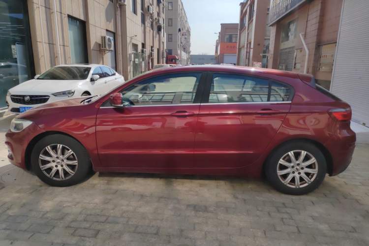 Used Qoros 3 2016 Hatchback 1.6L Automatic Zhiyue Model

