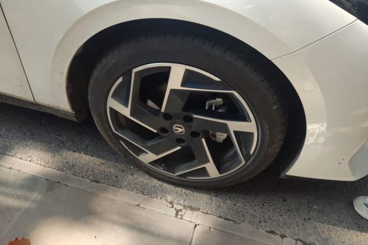 Used CHANGAN Eado DD 2023 Blue Whale NE 1.5T GDI DCT Flagship Model Right Front Wheel Hub