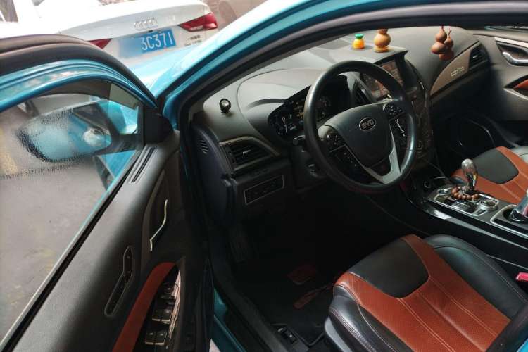 Used BYD Qin New Energy 2015 1.5T Dual-Crown Flagship Plus Edition
