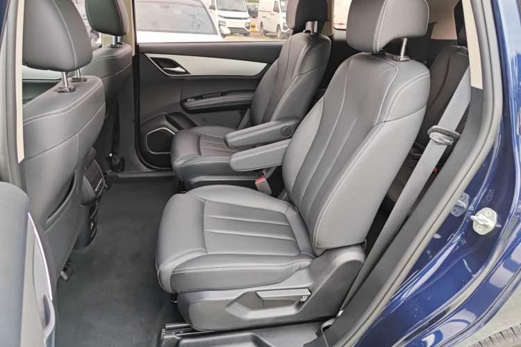 Used BYD Song MAX 2021 Upgraded Model 1.5T Automatic Luxury 6-Seater Interior 1