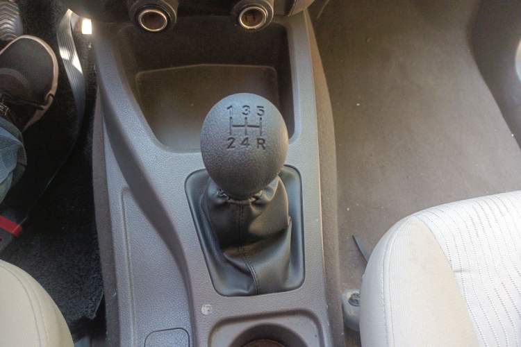 Used Wuling Rongguang V 2018 1.2L Standard Model
