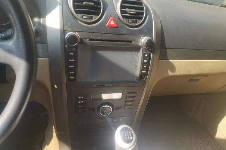 Used Haval H5 Classic 2010 European-style Model Green Quiet 2.0T Manual Two-Wheel Drive Luxury Version