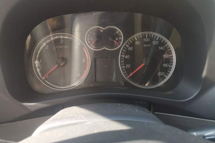 Used Haval H5 Classic 2010 European-style Model Green Quiet 2.0T Manual Two-Wheel Drive Luxury Version