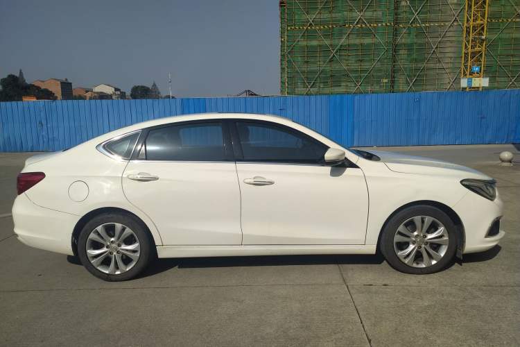 Used GAC Trumpchi GA6 2016 235T Manual Elite Edition Exterior 2