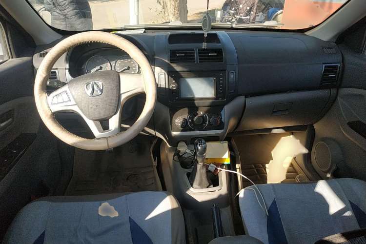 Used BAIC Weiwang M20 2013 1.5L Prestige Version BJ415B Center Console