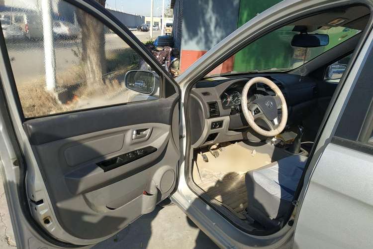 Used BAIC Weiwang M20 2013 1.5L Prestige Version BJ415B Driver Seat