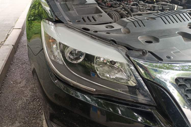 Used BYD G6 2013 2.0L Manual Luxury Version