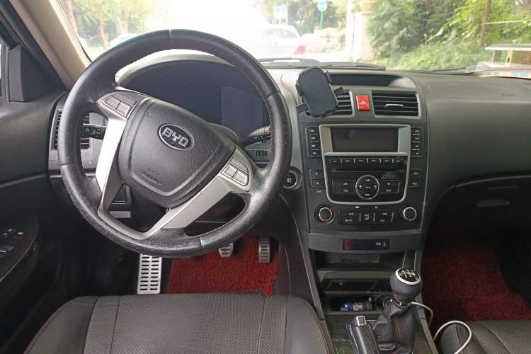 Used BYD G6 2013 2.0L Manual Luxury Version