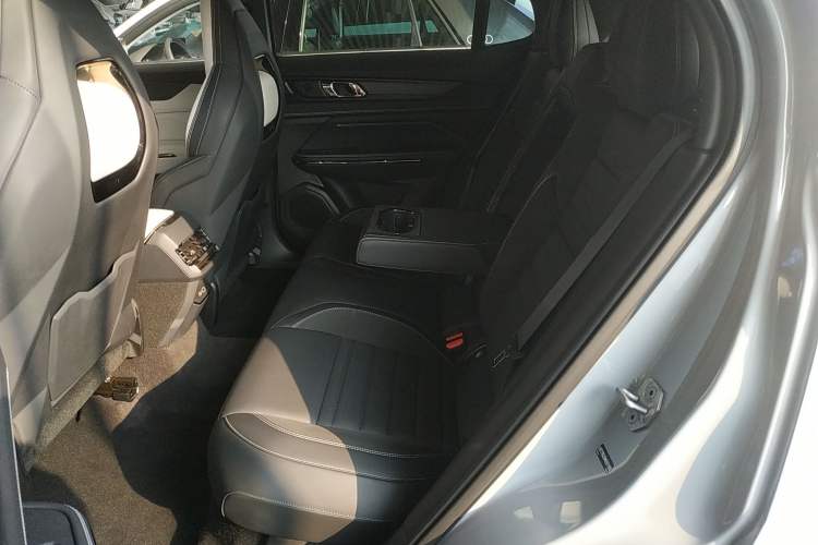 Used Lynk & Co 01 EM-P 2023 1.5TD EM-P Dawn Edition
