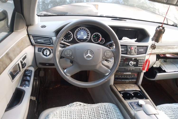 Used Mercedes-Benz E-Class 2009 E 300 Elegant Model
