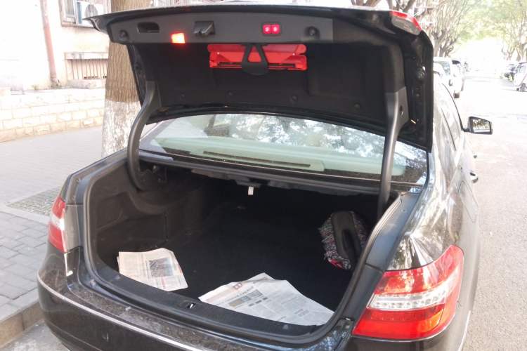 Used Mercedes-Benz E-Class 2009 E 300 Elegant Model
