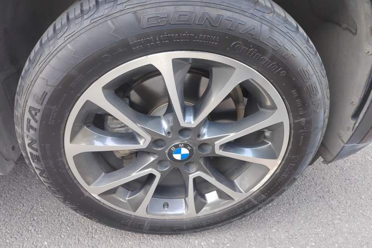 Used BMW X5 2015 xDrive28i
