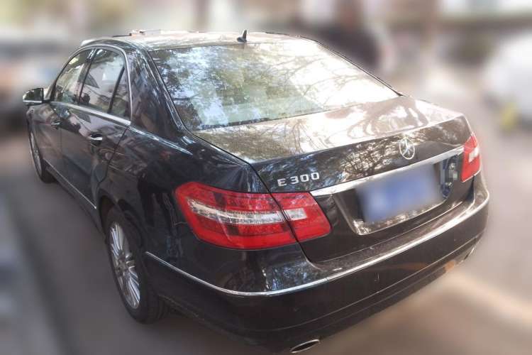 Used Mercedes-Benz E-Class 2009 E 300 Elegant Model

