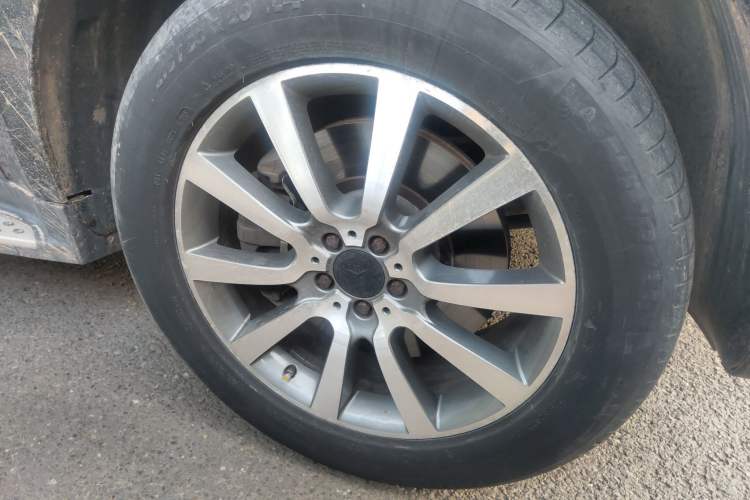 Used Mercedes-Benz GL-Class 2011 GL 450 Prestige Grand Edition Right Front Wheel Hub