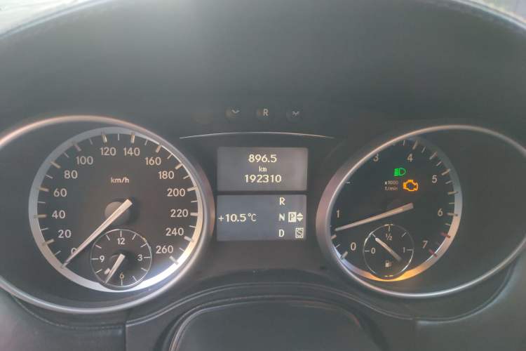 Used Mercedes-Benz GL-Class 2011 GL 450 Prestige Grand Edition Odometer Close Up