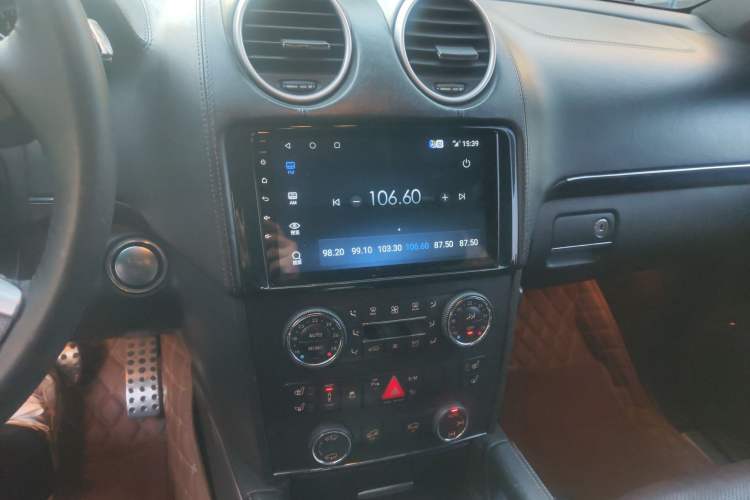 Used Mercedes-Benz GL-Class 2011 GL 450 Prestige Grand Edition Audio And AC Panel