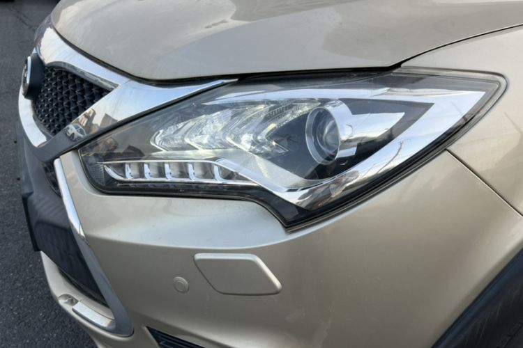 Used BYD Tang New Energy 2015 2.0T Four-Wheel-Drive Flagship Model Exterior 8