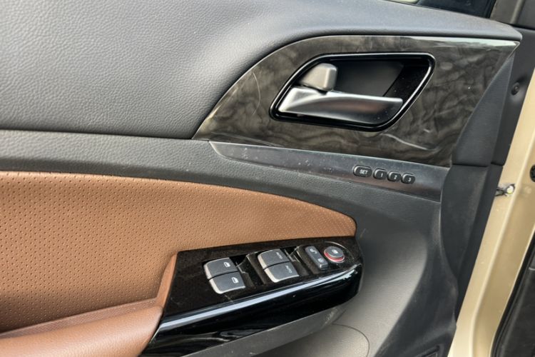 Used BYD Tang New Energy 2015 2.0T Four-Wheel-Drive Flagship Model Interior 9