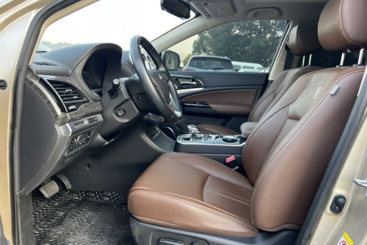 Used BYD Tang New Energy 2015 2.0T Four-Wheel-Drive Flagship Model Interior 5