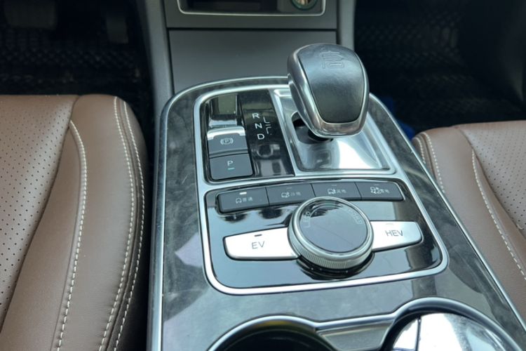 Used BYD Tang New Energy 2015 2.0T Four-Wheel-Drive Flagship Model Interior 4