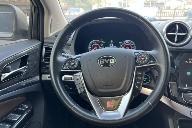 Used BYD Tang New Energy 2015 2.0T Four-Wheel-Drive Flagship Model Interior 2