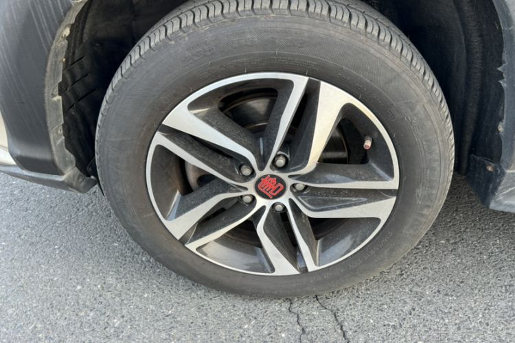 Used BYD Tang New Energy 2015 2.0T Four-Wheel-Drive Flagship Model Exterior 7