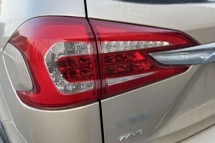 Used BYD Tang New Energy 2015 2.0T Four-Wheel-Drive Flagship Model Exterior 9