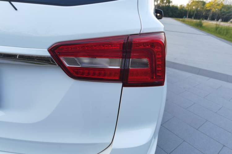 Used FORTHING Joyear X5 2018 Enjoy Series 1.6L CVT Connected Model
