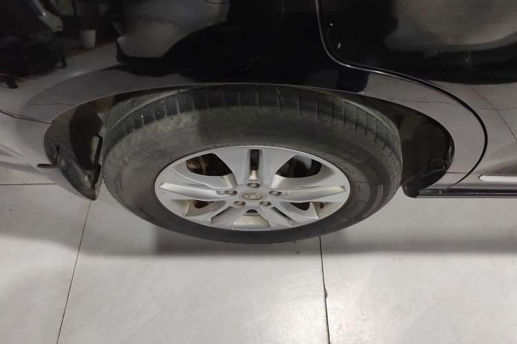 Used Haval H6 2011 Green Silence 2.0T Manual Two-Wheel Drive Elite Model