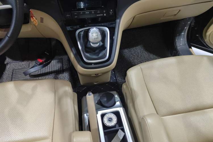 Used Haval H6 2011 Green Silence 2.0T Manual Two-Wheel Drive Elite Model