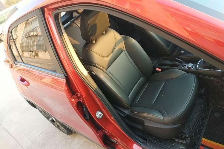 Used Dongfeng Aeolus AX4 2017 1.6L DCT Trendy Style