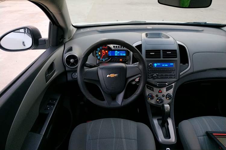 Used Chevrolet Aveo Sonic 2013 Sedan 1.4L Automatic with Sunroof