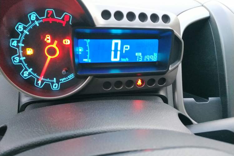 Used Chevrolet Aveo Sonic 2013 Sedan 1.4L Automatic with Sunroof