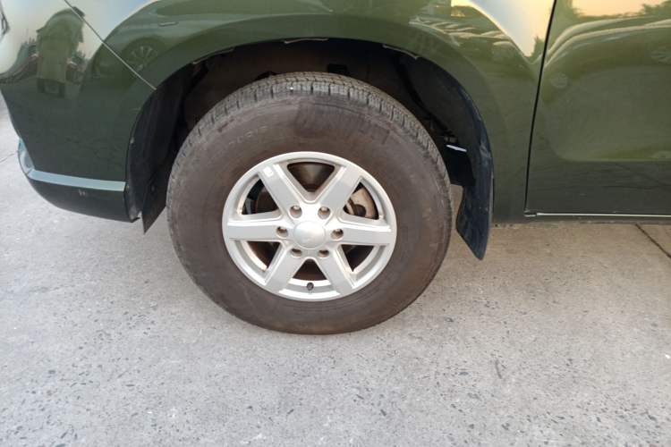 Used JMC Baodian 2022 2.5T Diesel 2WD Comfort Edition with Flat Bed and Extended Wheelbase – JX4D25A6L
