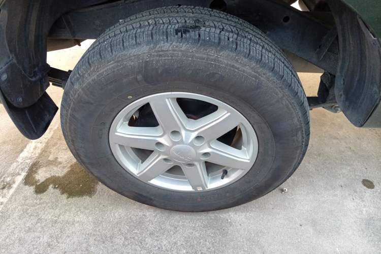 Used JMC Baodian 2022 2.5T Diesel 2WD Comfort Edition with Flat Bed and Extended Wheelbase – JX4D25A6L
