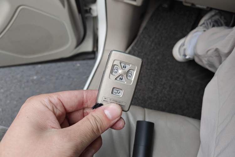 Used Toyota Previa 2006 2.4L 7-Seater Luxury Edition Vehicle Key