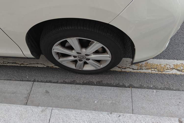 Used Toyota Previa 2006 2.4L 7-Seater Luxury Edition Right Front Wheel Hub