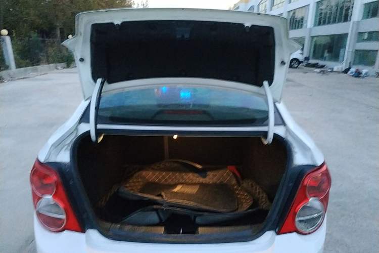 Used Chevrolet Aveo Sonic 2013 Sedan 1.4L Automatic with Sunroof