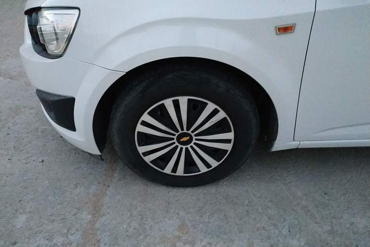 Used Chevrolet Aveo Sonic 2013 Sedan 1.4L Automatic with Sunroof