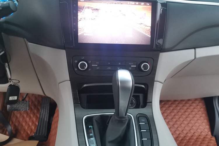 Used Huasong 7 2017 2.0T Automatic Standard Edition
