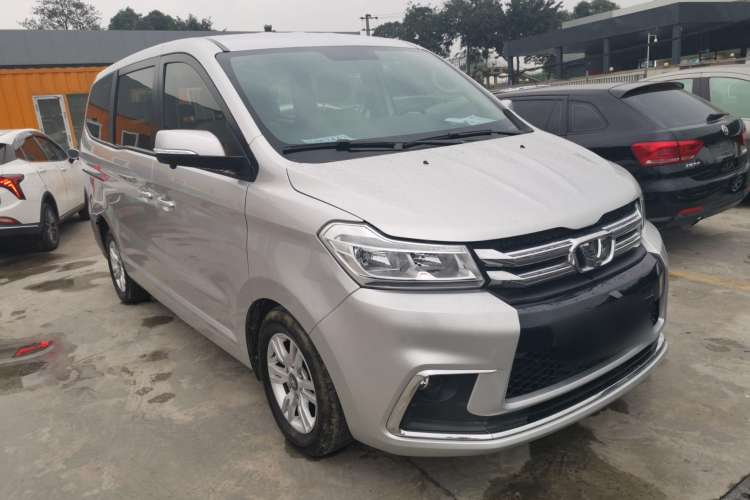 Used Huasong 7 2017 2.0T Automatic Standard Edition

