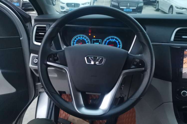 Used Huasong 7 2017 2.0T Automatic Standard Edition
