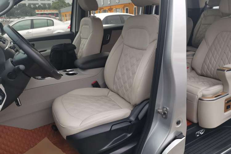 Used Huasong 7 2017 2.0T Automatic Standard Edition
